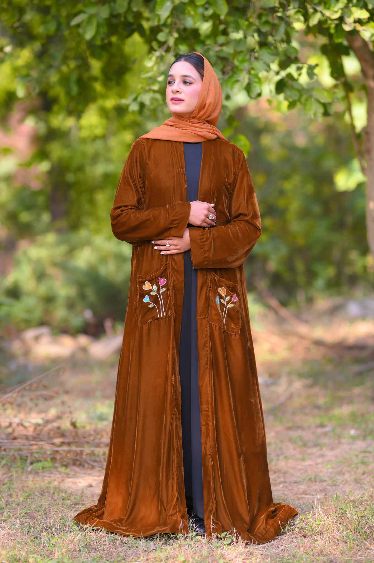 Zainab Majestic Drape Luxurious Velvet Shrug Abaya (Regal Gold)