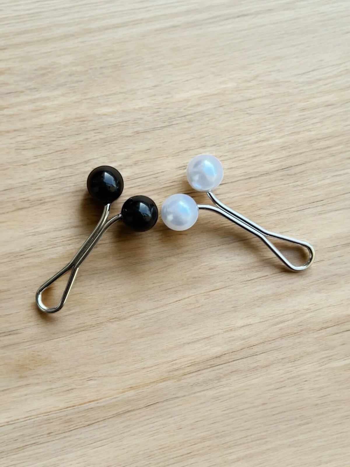 Glider Hijab Pins - Black & White