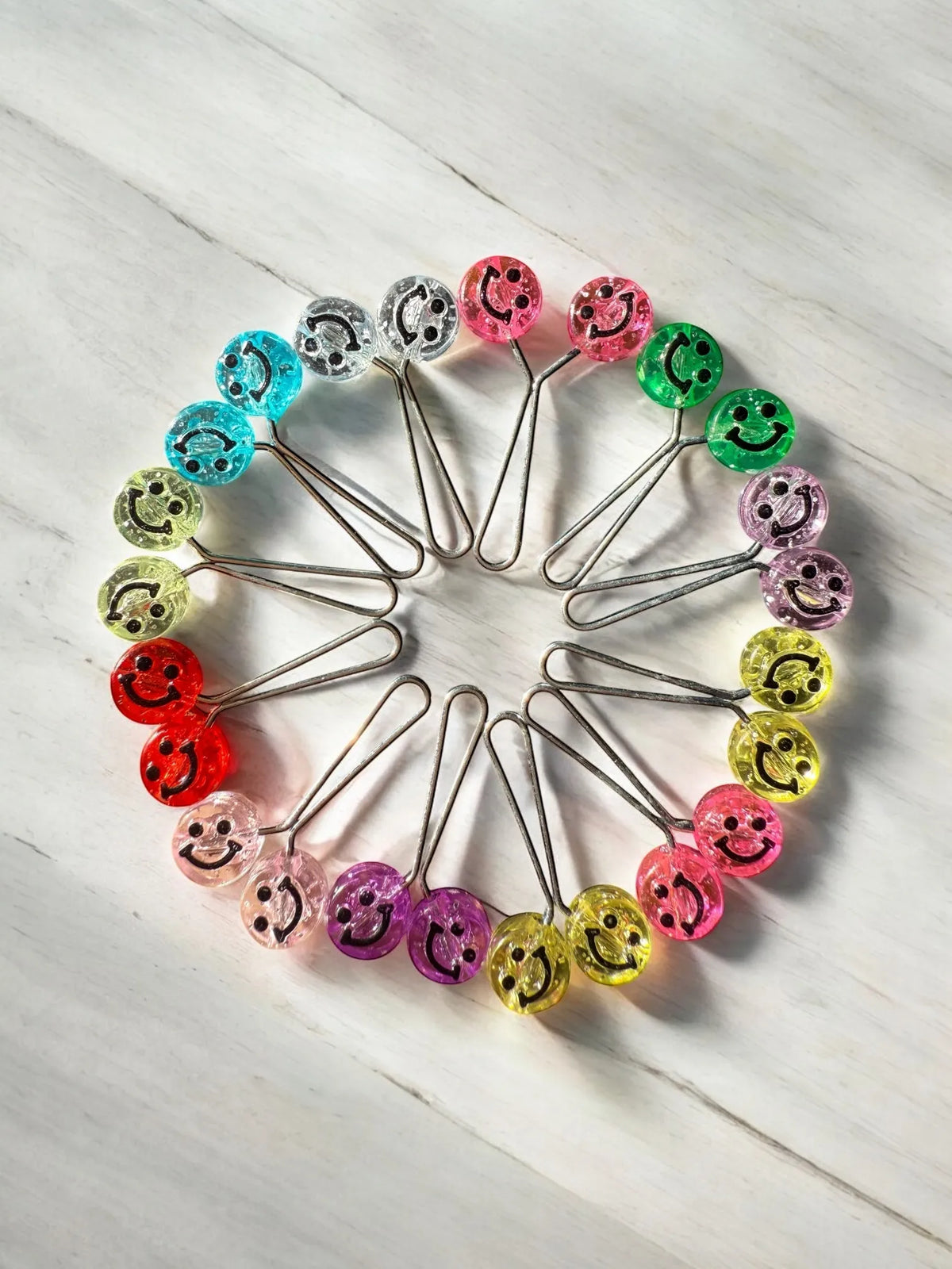 Glider Hijab Pin (Smiley Face)